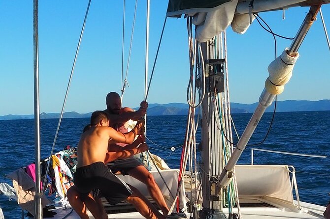 2-Night Whitsundays Sailing Cruise incl. Whitehaven Beach & Great Barrier Reef - Reef Snorkeling at Luncheon Bay, Caves Cove, and Blue Pearl Bay