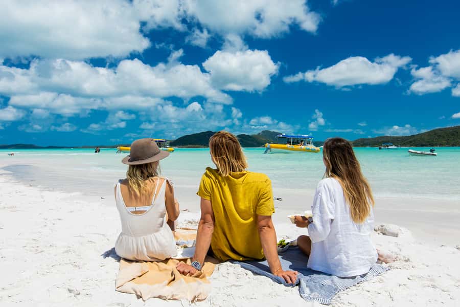 Airlie Beach: Snorkel, Hill Inlet Lookout & Whitehaven Beach - Onboard extras: lunch options and getting your day right