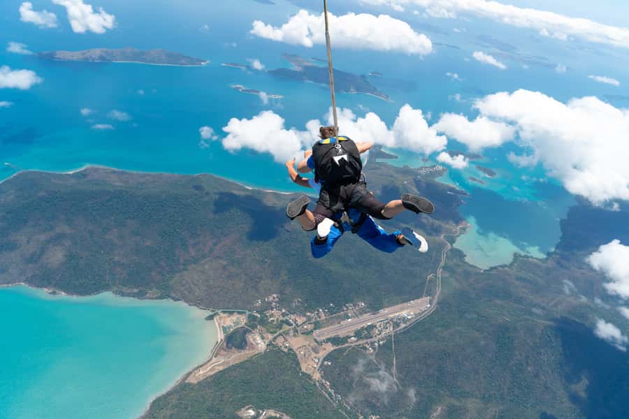 Airlie Beach: Tandem Skydive over the Whitsundays - Instructors, Safety Briefings, and the Calm-You-Can-Feel Effect