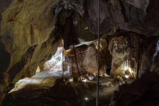 Capricorn Caves Cathedral Cave Tour - 22°C underground: comfort tips for footwear and pacing
