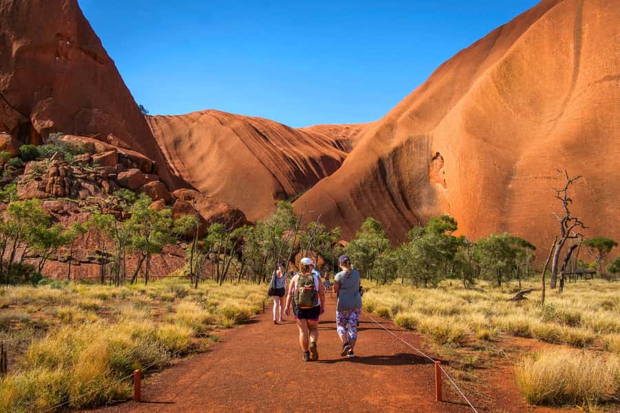 From Alice Springs: Day Trip to Uluru with BBQ Dinner - The return trip: late-night arrival is part of the deal