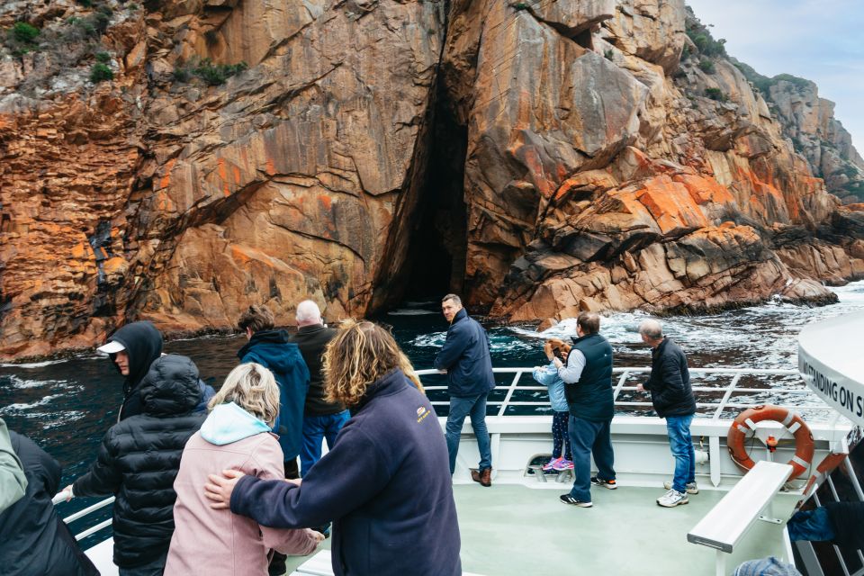 From Coles Bay: Wineglass Bay Cruise with Lunch - Lunch onboard: Ploughman’s-style boxed food, plus bar drinks if you want them