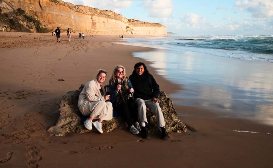 From Melbourne: Great Ocean Road Full-Day Guided Trip - Colac dinner stop and the return to Melbourne