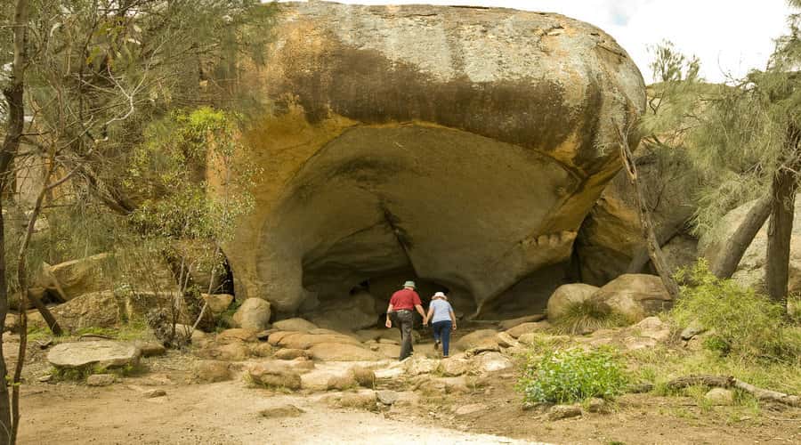 From Perth: Wave Rock, York and Aboriginal Cultural Tour - Post-lunch options: wildlife park, toy soldiers, or lace from a royal wedding