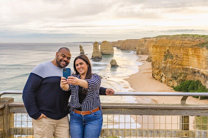 Great Ocean Road, 12 Apostles, Rainforest & Morning Tea-Melbourne - Memorial Archway to Apollo Bay: photos, a short coastal town taste, and snacks