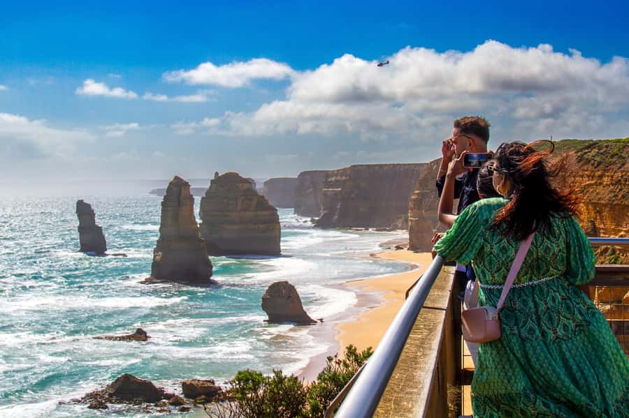 Great Ocean Road Tour w/ Deluxe Minibus & Top-Rated Guide - From Melbourne pickup to Torquay coffee breaks