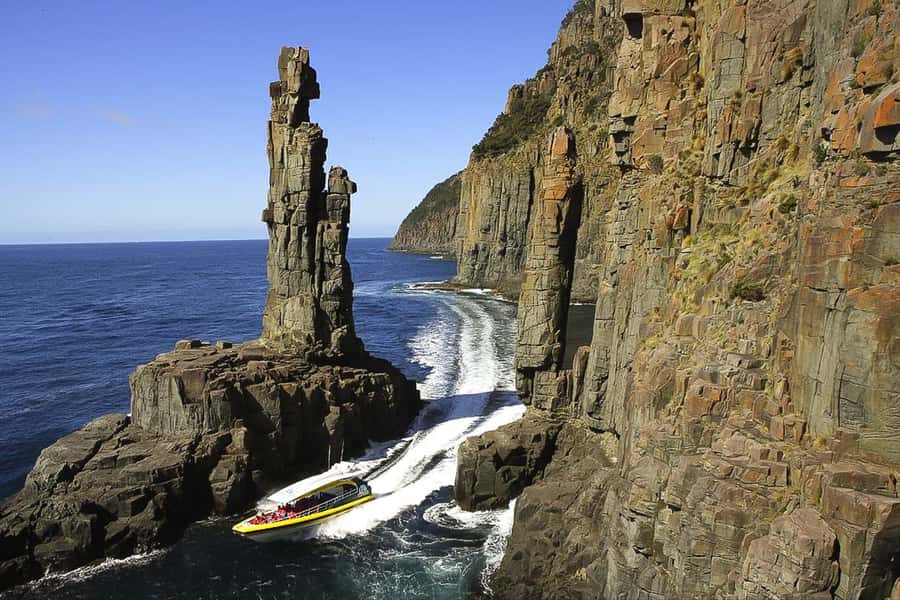 Hobart: Bruny Island Wilderness Coast Eco Cruise with Lunch - From Hobart Wharf to Adventure Bay: The Bus and Ferry Rhythm