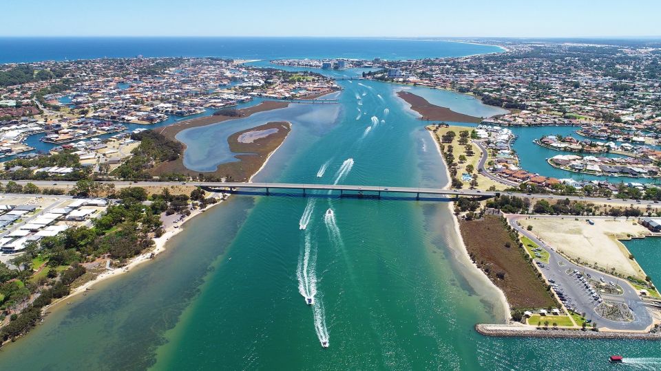 Mandurah: Dolphin and Views Cruise - Live commentary that makes the views more than just pretty