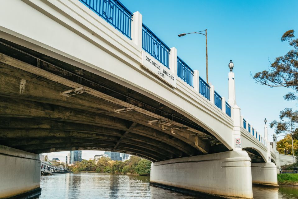 Melbourne: 2-Hour City Highlights River Cruise - Tea, coffee, and onboard drinks: simple but useful
