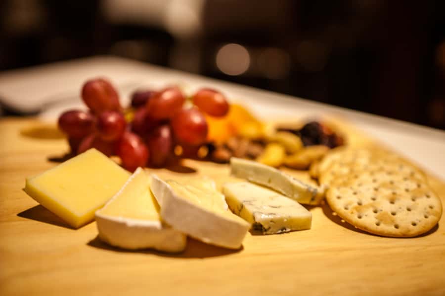 Melbourne: 4-Course Dinner Cruise with Drinks - Southbank boarding: where the night starts (and how to get the best seat)
