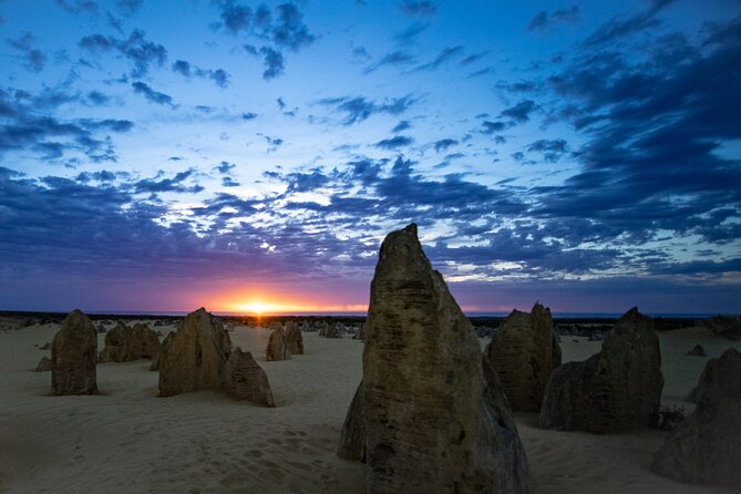 Pinnacles Desert Sunset Dinner and Stargazing Tour - Nilgen Lookout vs. Hangover Bay: nature stops with meaning