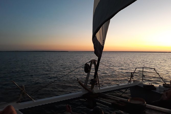 Sunset 3-Hour Cruise from Darwin with Dinner and Sparkling Wine - The Boat Experience: Deck Views vs. Air-Conditioned Comfort