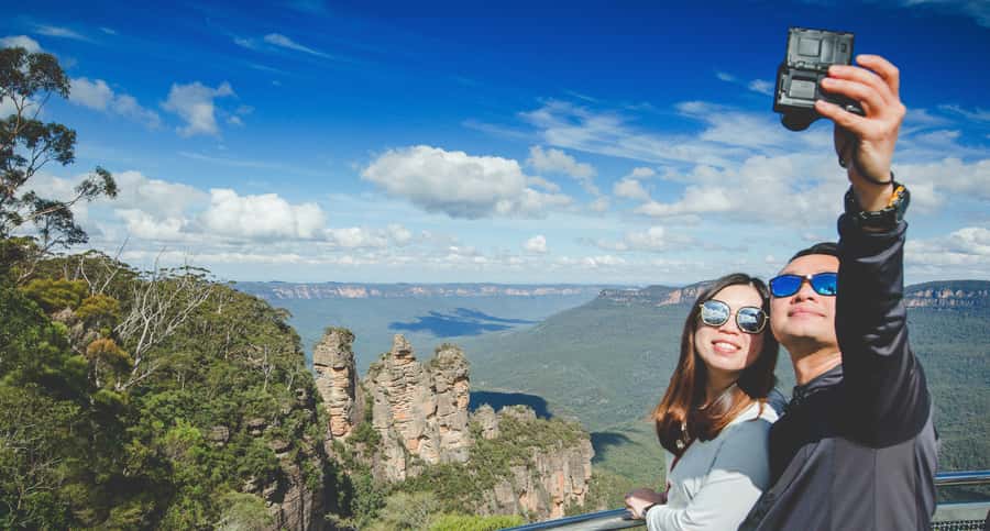 Sydney: Blue Mountains Wildlife & Bushwalk Small-Group Tour - The van ride out: the comfort factor for an 11-hour itinerary