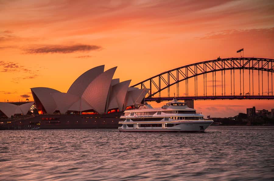 Sydney: Harbour Dinner Cruise with 3, 4 or 6-Course Menu - MV Sydney 2000: the ship, timing, and why the pacing works