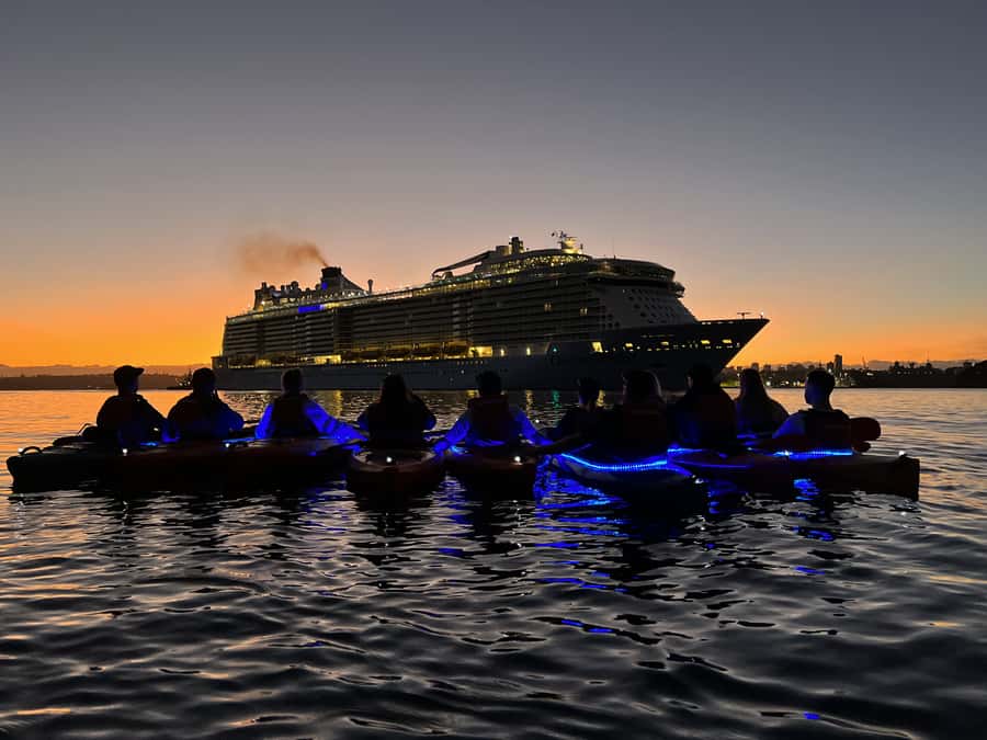 Sydney: Sunrise Kayak, Opera House & Under Harbour Bridge - Harbour Bridge photo stop: taking the right angle without rushing