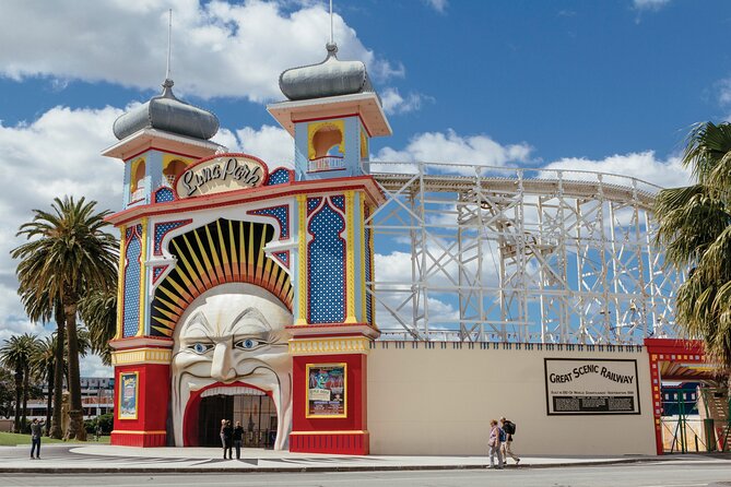 A Taste of Melbourne: Laneways, Boroughs, Bites and Brews Tour - Royal Botanic Gardens drive-through plus Shrine of Remembrance