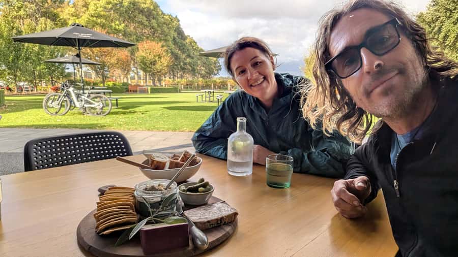 Adelaide Hills: Self-guided E-Bike wine tour with Lunch - Your e-bike setup: Focus Jarifa with Bosch power, plus real gear