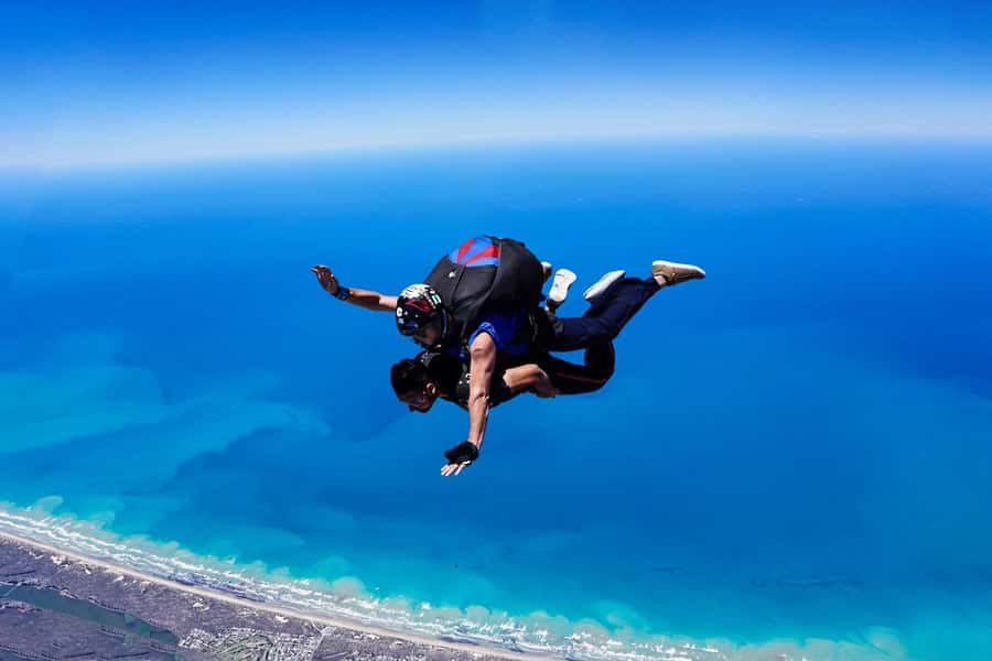 Adelaide: Tandem Skydiving Adventure over Goolwa - Freefall at 220 kph: what the adrenaline actually feels like