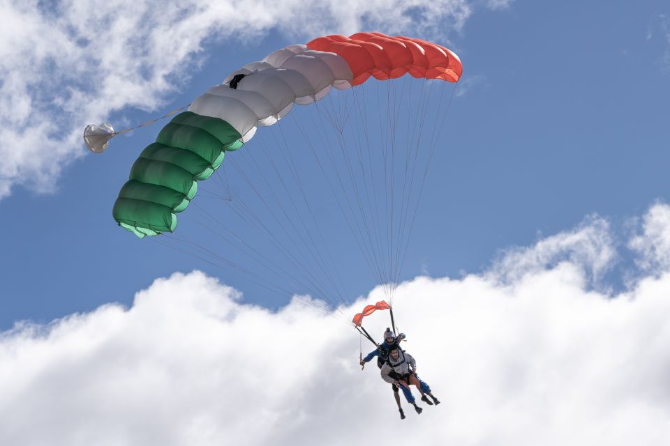 Adelaide: Tandem Skydiving over Lake Alexandrina - Facilities That Make the Wait Feel Like Part of the Day