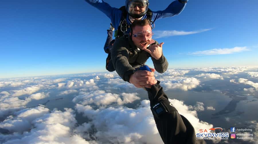 Adelaide: Tandem Skydiving over Lake Alexandrina - Who This Tandem Jump Suits (and Who Should Skip It)