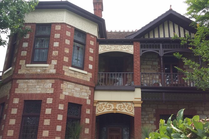 Adelaide Walking Tour: Grand Mansions and Sub-Divisions - The route begins at Da Vinci Ristorante, then ends at Brougham Gardens
