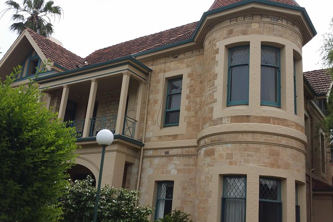 Adelaide Walking Tour: Grand Mansions and Sub-Divisions - Row houses and the Kentish Arms Hotel: history with neighborhood grit