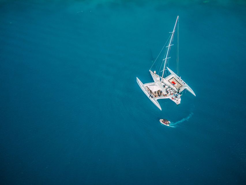 Airlie Beach: 2-Day Whitsunday Islands Sailing Snorkel Tour - Snorkeling the Great Barrier Reef fringe: where you go and what to spot