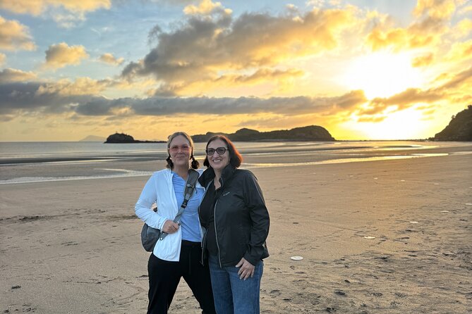 Airlie Beach: Kangaroos on the beach at dawn. - How the guide changes the experience (including D’s animal know-how)