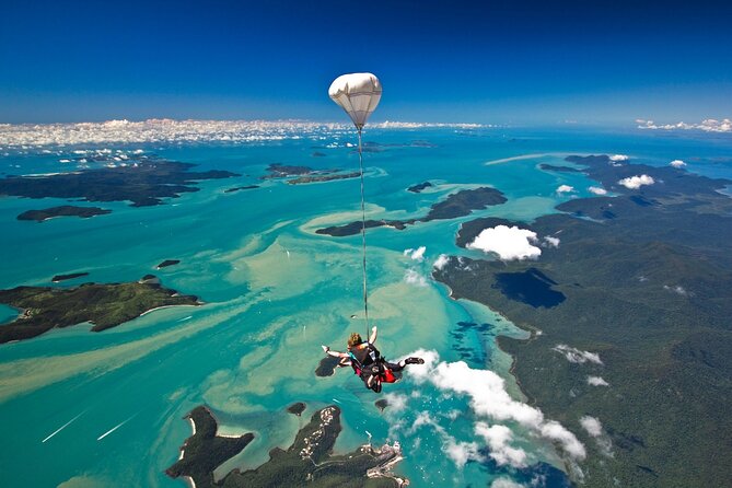 Airlie Beach Tandem Skydive Over the Whitsunday Islands - Transfers, Timing, and Where You Meet