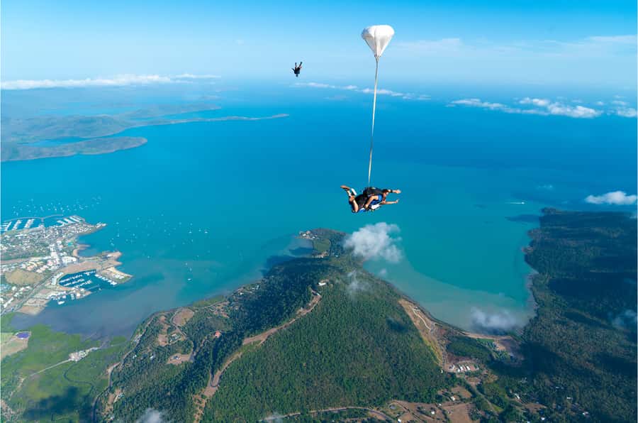 Airlie Beach: Tandem Skydive over the Whitsundays - From Pickup to Parachute: How Your 4 Hours Typically Flow