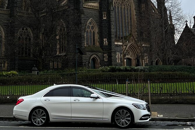 Airport Transfers - Chauffeur Car & Limo Services of Melbourne - Luggage Help and a Drop-Off That Doesn’t End in a Sprint