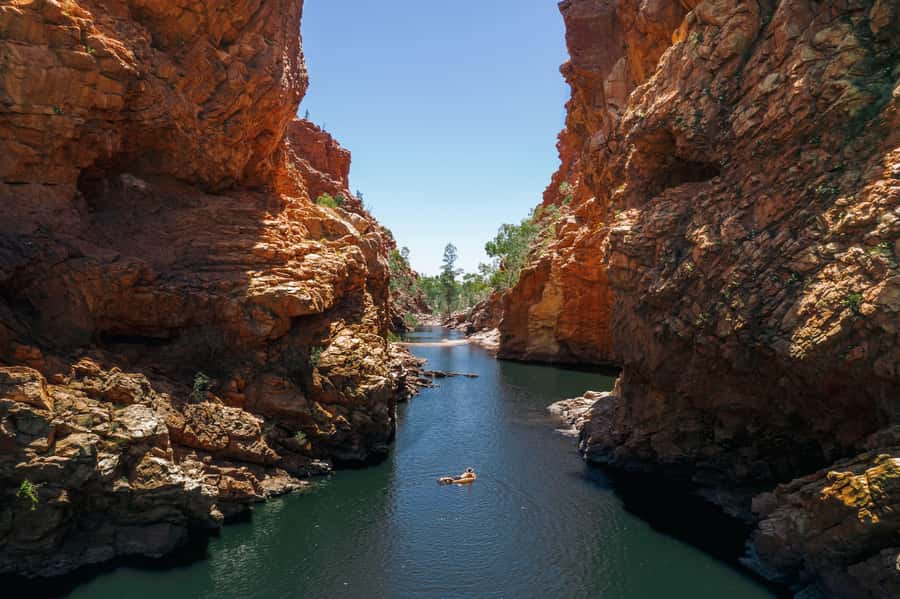 Alice Springs: West MacDonnell Ranges Day Tour with Lunch - Simpsons Gap: starting with a waterhole and dreaming stories