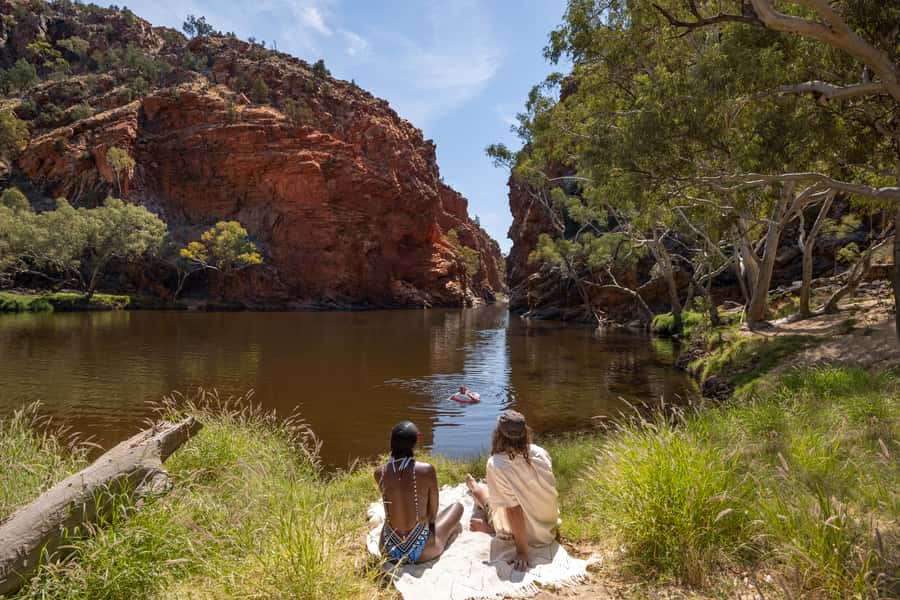 Alice Springs: West MacDonnell Ranges & Standley Chasm Tour - Standley Chasm (Angkerle Atwatye): the 80-metre light show