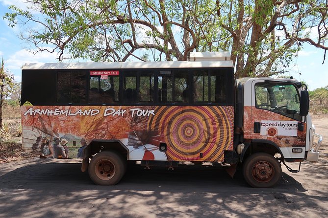 Arnhem Land Yingana Injalak Hill Full Day Tour from Darwin - Lunch, afternoon tea, and the arts center stop