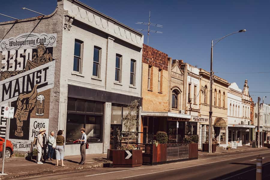 Ballarat: City Tales Guided Walking Tour + Coffee - Guide in Victorian costume: fun delivery without losing the facts