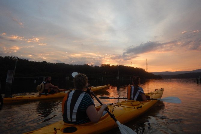 Batemans Bay Sunset Pizza Kayak Tour - Float and Feast - Guides, group size, and what makes instruction click