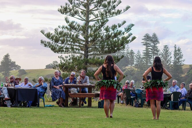 Baunti Fish Fry - Self Drive - Live singer and Tahiti-style dancers: entertainment that sets the tone