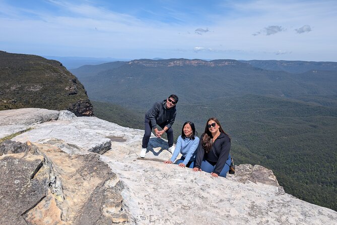 Blue Mountains Day Tour :Wildlife, Waterfall Walk & Three Sisters - Lincoln’s Rock: panoramic Jamison Valley views for your camera and your breath