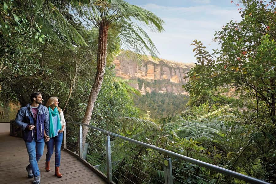 Blue Mountains day tour with Cruise, Scenic world pass & Zoo - Three Sisters in Katoomba: the moment everyone came for