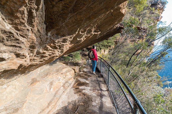 Blue Mountains Deluxe Small-Group Eco Wildlife Tour from Sydney - Govetts Leap and Bridal Veil Falls: the waterfall moment