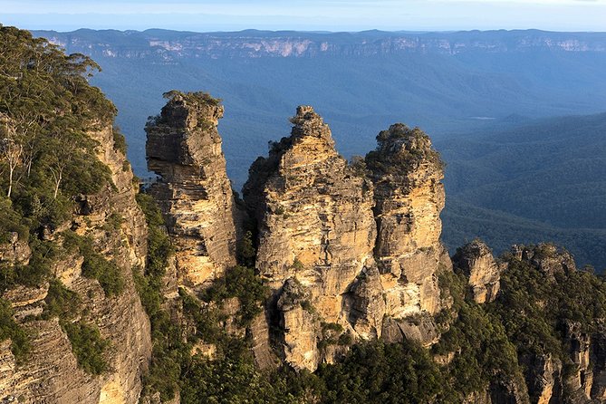 Blue Mountains Highlights, Wildlife Park and Scenic World Full Day Private Tour - Echo Point and the Three Sisters: the story behind the postcard
