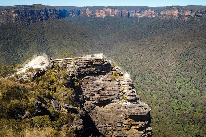 Blue Mountains Private Charter - Stop 3: Katoomba, Cliff Drive, and the Three Sisters Moment