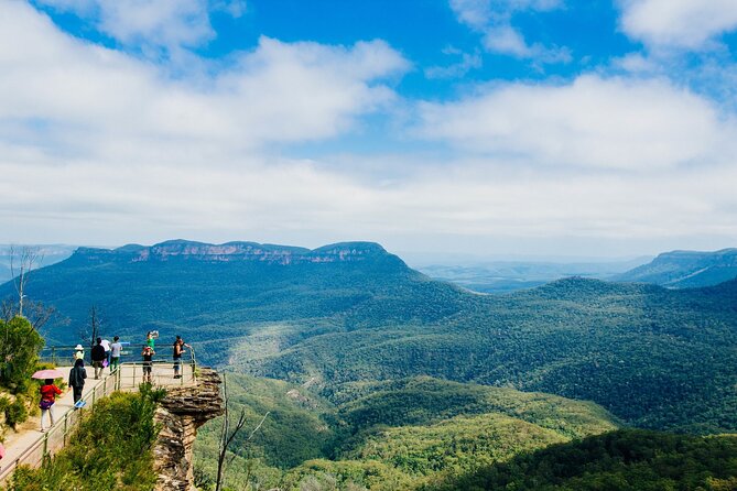 Blue Mountains Small Group Tour with Lunch, Zoo and Scenic World - The Drive Breaks: Lincoln’s Rock Photo Stop and the Leura Town Hour