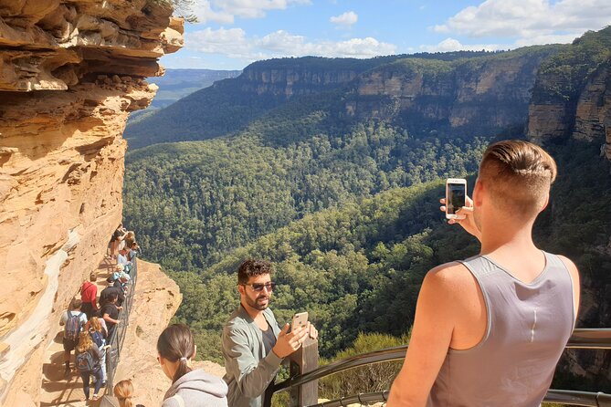 Blue Mountains Small Group Tour with Waterfall Walk & Fresh Lunch - Weather Reality in the Blue Mountains: Cold, Rain, and Dressing Smart