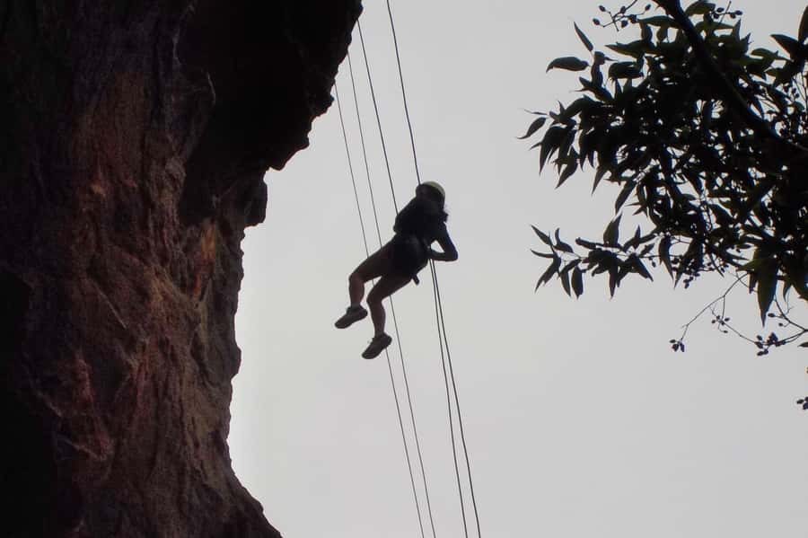 Blue Mountains: Spectacular Half Day Abseiling Adventure - Safety, equipment, and guides who stay close