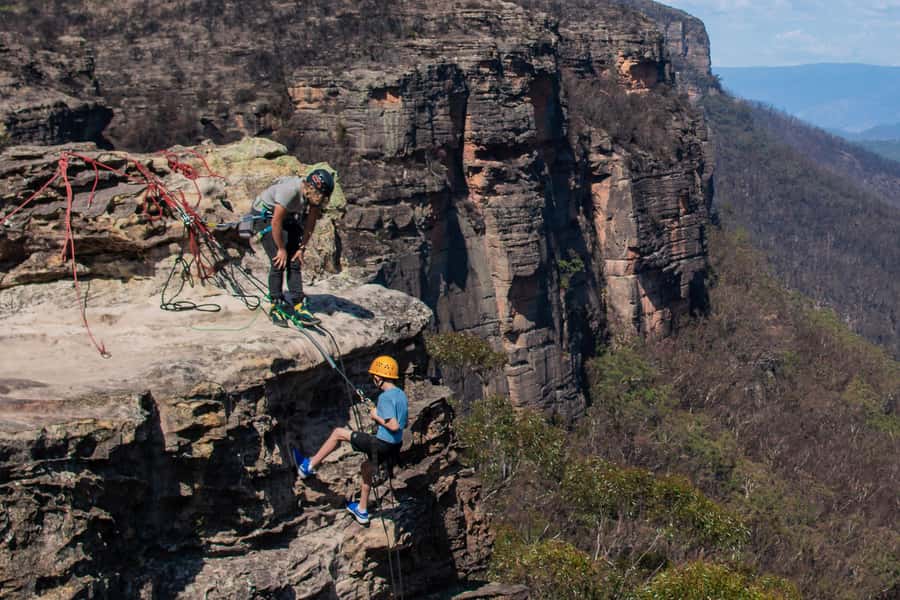 Blue Mountains: Spectacular Half Day Abseiling Adventure - Meeting point in Katoomba and how transport works