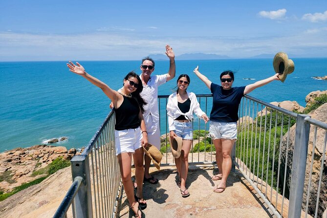Bowen Beaches Discovery-Top of the Whitsundays - Stop 3: The Big Mango—silly stop, serious payoff for photos and breaks