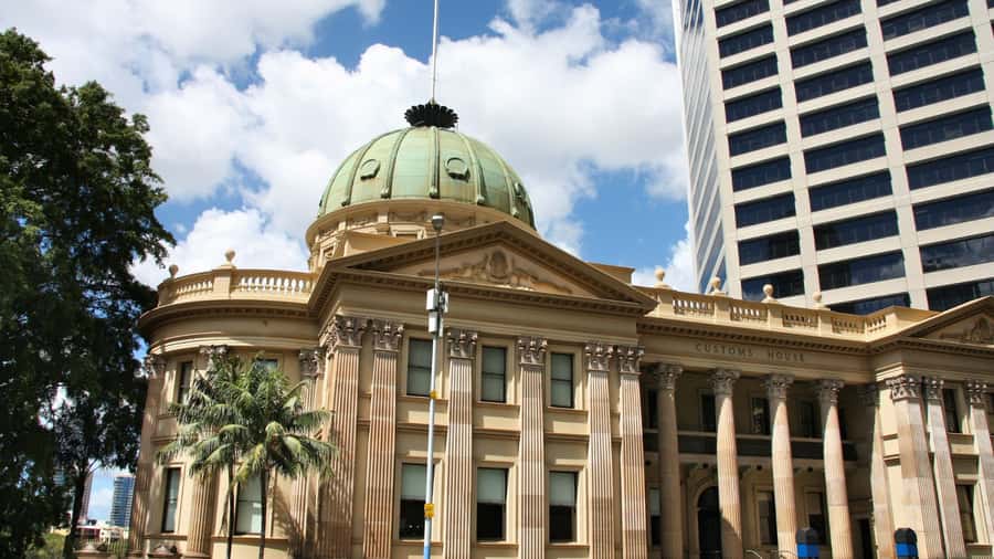 Brisbane: Donuts & Discovery Walking Tour - The Finish Near King George Square and Federation Square