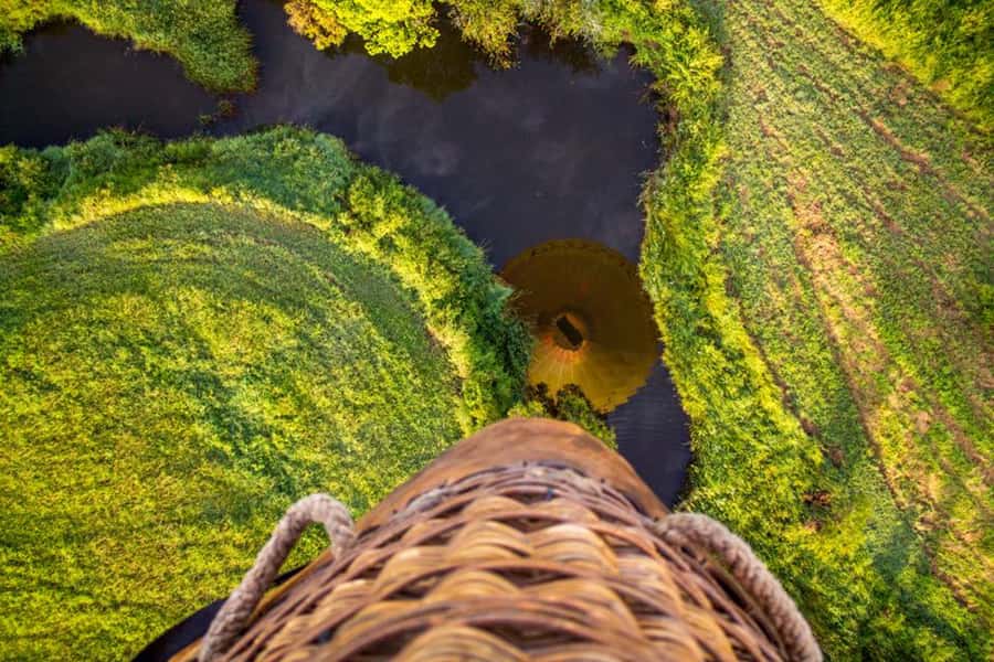 Brisbane: Hot Air Balloon Flight with Vineyard Breakfast - Pre-dawn pickup and the balloon inflation show near Brisbane