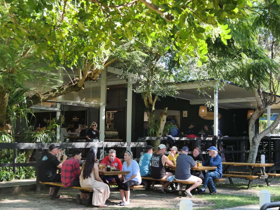 Brisbane: Island Pub Crawl with Lunch and High-Speed Boat - Moreton Island, Moreton Bay Swim Time, and Sand Breaks